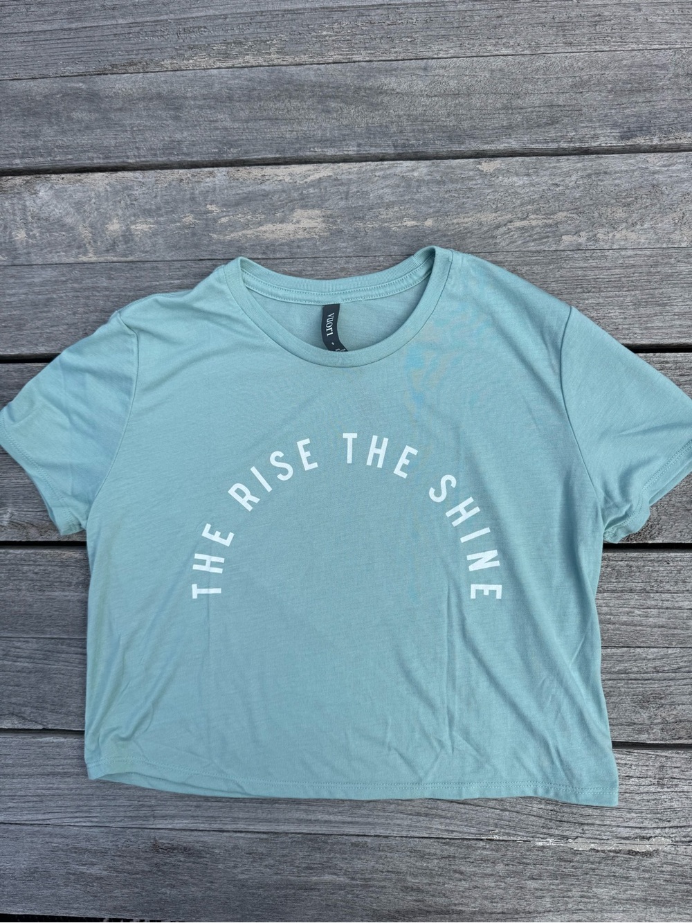 Vuori The Rise The Shine Tee Dusty Blue Small NWT Cropped Graphic Tee